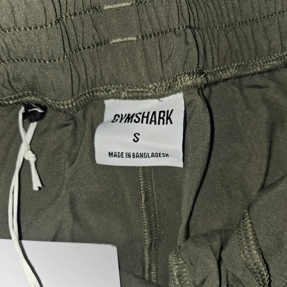 Gymshark Pintuck Shorts - Base Green - Picture 4 of 4